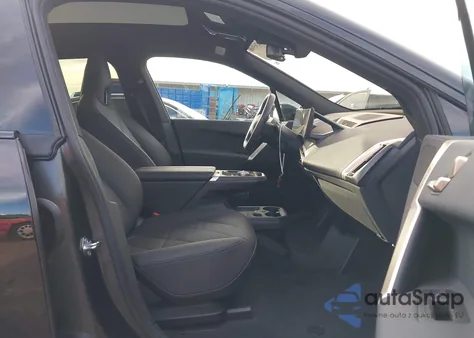 2025 BMW Ix xDrive50 z USA, uszkodzony, nr VIN WB523CF01SCS53446